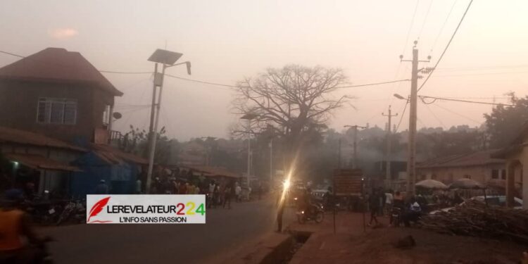 URGENT/Mamou: Des citoyens de Kimbely dans la rue, pour exiger le retour du courant