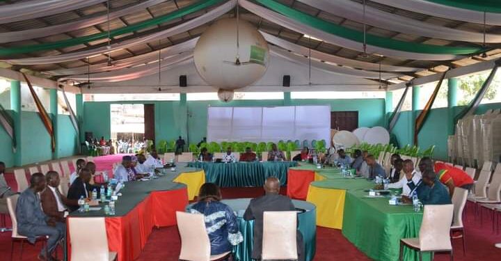 Retour à l’ordre constitutionnel en Guinée : Des coalitions politiques et faîtières de la société civile forment un bloc face au CNRD