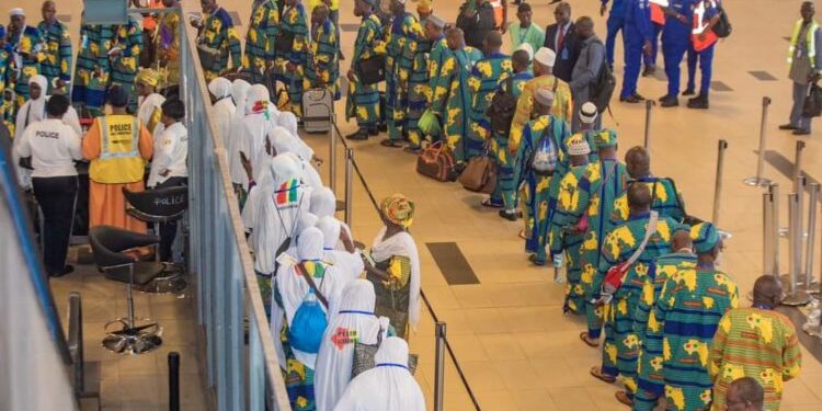 Hadjj 2024 : le premier convoi de 308 pèlerins quitte Conakry pour la Mecque