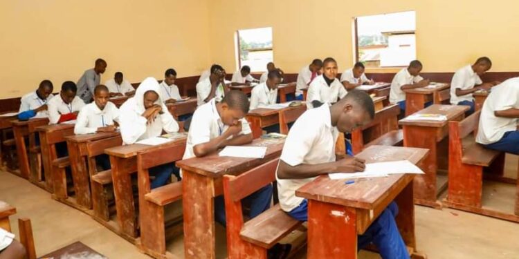 LABE : le premier ministre Amadou Oury Bah lance la première épreuve du baccalauréat unique session 2024