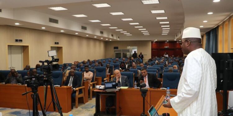 Gabon : Dr. Dansa Kourouma partage l’expérience guinéenne dans l’élaboration d’un avant-projet de nouvelle constitution