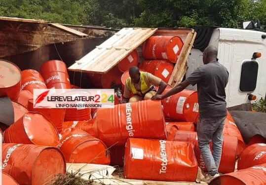 MAMOU: Un camion benne finit sa course dans un ravin