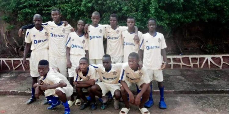 Disparition de 10 adolescents à Tombolia : la MAOG pointe du doigt un inconnu, qui aurait promis d’envoyer les enfants en Europe dans les plus grands centres de formation en Football (Communiqué)