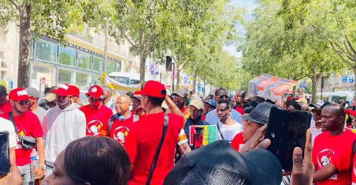 Paris : les forces vives se mobilisent dans la rue, pour dénoncer la dictature de Mamadi Doumbouya