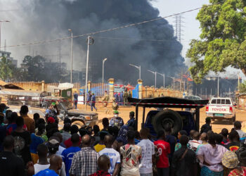 Sortie du parquet général de Conakry : les forces sociales de Guinée invitent les institutions judiciaires du pays à la défense des droits humains et de l&rsquo;Etat de droit (Déclaration)