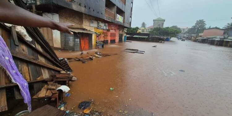 Fortes pluies à Conakry : Des cas d’innovations signalés, la météo alerte et appelle à la vigilance