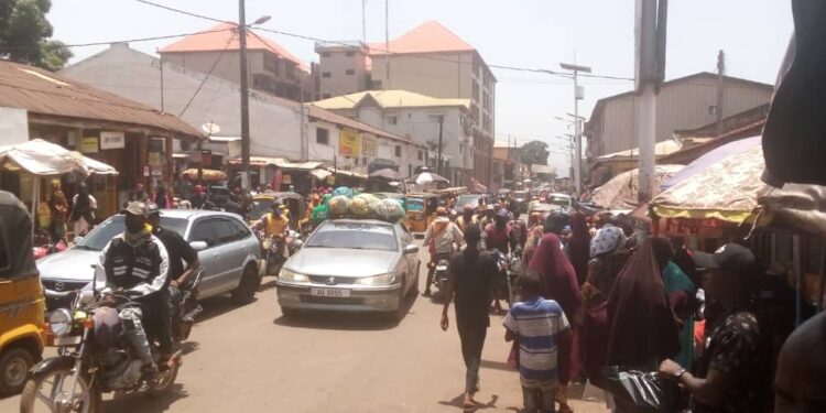Ghana : Des parlementaires de la CEDEAO débattent de la gestion des déchets plastiques