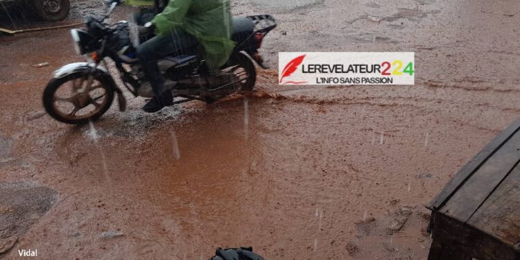 Saison des pluies : la galère des conducteurs de motos-taxis à Kindia…