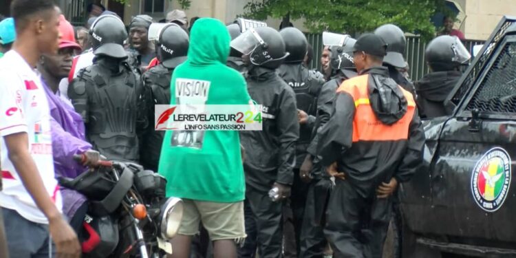 Inondation à Coronthie: Des jeunes en colère dispersés par les forces de l’ordre