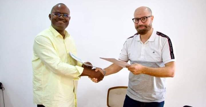 Officiel: l&rsquo;Algérien Adjali Lakhdar est le nouvel entraîneur du Hafia FC