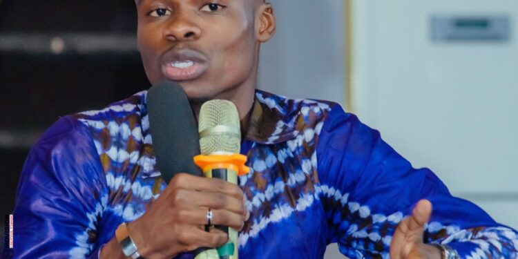 Tribune : Celui qui avait dit de faire l’amour à la Guinée avec douceur est aujourd’hui entrain de la violer chaque jour avec une violence effroyable. (Par Aboubakr)