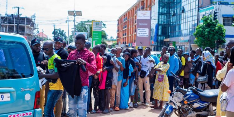 Guinée-l’AN 66-Citoyenneté : Des tee-shirts et casquettes gratuits distribués par FALIBRA GROUP