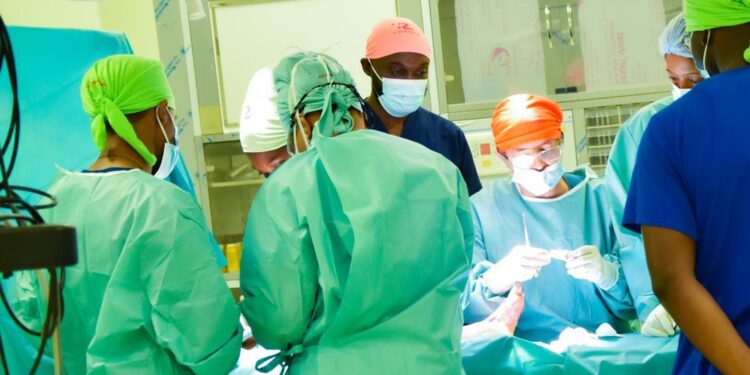 Guinée-l’AN 66-Citoyenneté : Des tee-shirts et casquettes gratuits distribués par FALIBRA GROUP