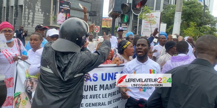 Dernière minute : Des enseignants contractuels non retenus à la fonction publique protestent devant le Palais Mohamed V
