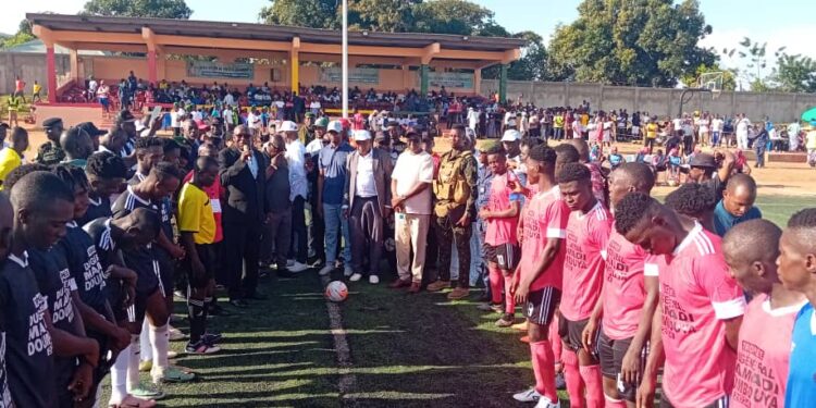 KINDIA: Un tournoi de football doté du trophée Général Doumbouya lancé par le Gouverneur