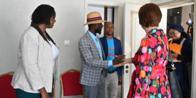 Maison de la presse : le secrétaire général du SPPG reçoit en audience l’Ambassadrice d’Allemagne en Guinée