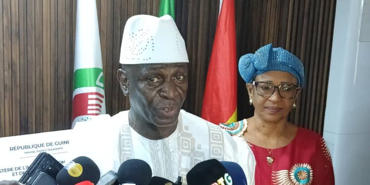 Général Ibrahima Kalil Condé: ‘’Certains partis politiques s&rsquo;érigent en entreprises, ils peuvent dissoudre, exclure certains membres de leurs partis, sans aucun congrès’’