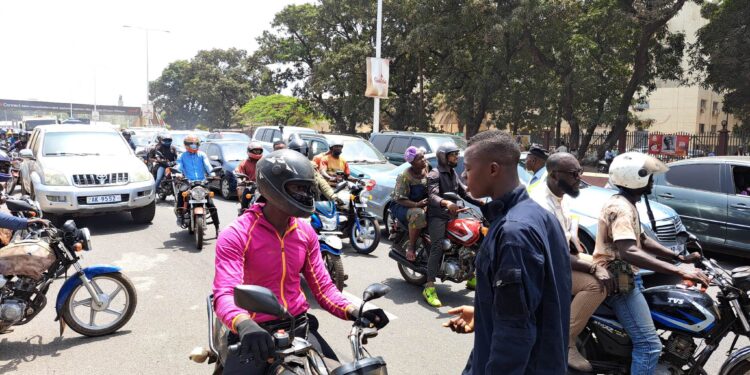 Guinée : les conducteurs de mototaxis « encagoulés » dans le viseur de la police