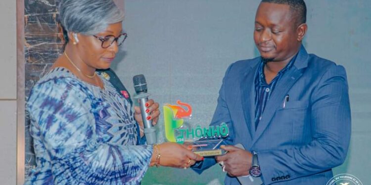 Distinction : le ministre Moussa Moïse Sylla primé lors de la 3e édition du Grand prix impact social et économique en Guinée