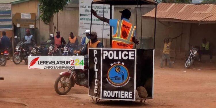 Vulgarisation de l’avant-projet de la constitution à Mamou: les missionnaires du CNT tiennent une conférence consultative avec les étudiants