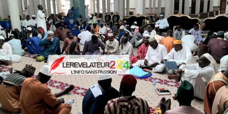 Grande mosquée Fayçal: Des anciens membres du gouvernement, réunis en collectif, organisent une cérémonie de lecture du Saint en faveur du Général Doumbouya