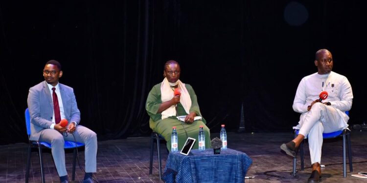 La Décrétomanie : une cacahuète pour chacun, chaque soir ! (Billet de Oumar Kateb Yacine)