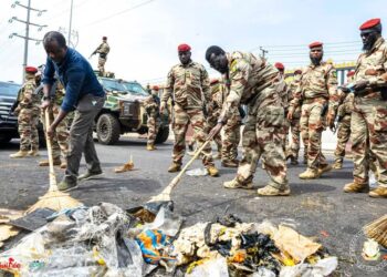 Assainissement de la ville de Conakry : Quand le Général-patriote donne l&rsquo;exemple (Par Mandian Sidibé)
