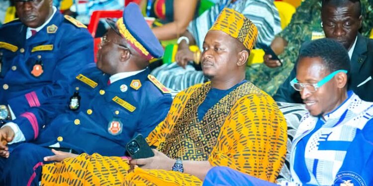 Koundara: le Ministre Moussa Moïse Sylla découvre la lutte traditionnelle du Badiar