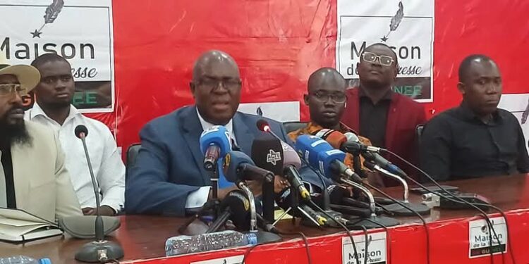 Guinée : le BL de Dr. Faya Milimouno dénonce « les graves violations des droits de l’homme et des libertés par le CNRD »
