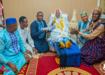LABE : Le Ministre Moussa Moïse Sylla en visite chez le Khalife du Foutah, Elhadj Abdoul Gadiri Dionfo Diallo