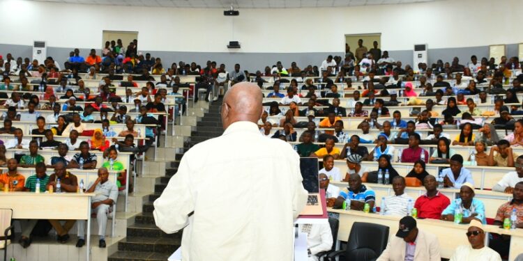 Nouvelle Constitution : le Conseil National de la Transition à l’écoute des étudiants de Conakry
