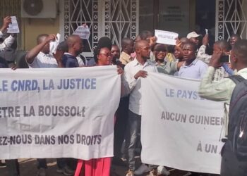 KALOUM: Plusieurs enseignants-chercheurs « protestent » devant le ministère de l&rsquo;enseignement supérieur