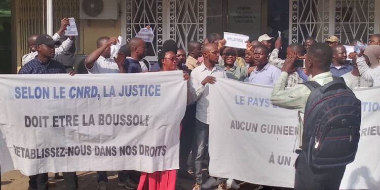 KALOUM: Plusieurs enseignants-chercheurs « protestent » devant le ministère de l’enseignement supérieur