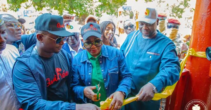 Solidarité gouvernementale: le ministre Moussa Moïse Sylla assiste à l&rsquo;inauguration de la maison des jeunes de Taamara