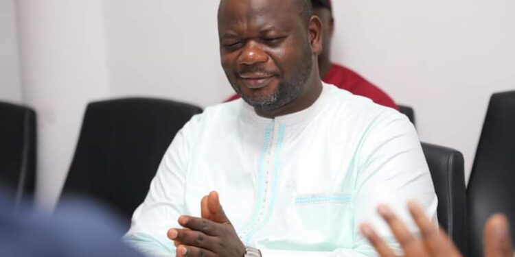 Le ministre Keamou Bogola Haba face aux jeunes de N&rsquo;Zérékoré: ‘’on ne souhaite pas qu&rsquo;il y ait quelqu&rsquo;un de moins de 25 ans qui ne soit pas à l&rsquo;école ou qui n&rsquo;est pas en train d&rsquo;apprendre un métier’’