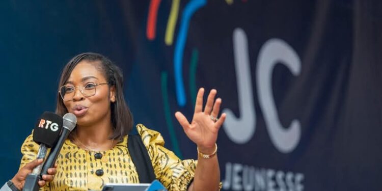 Alya Kolon Bangoura (UFR) sur l’immersion gouvernementale : ‘’c’est du gaspillage et de la gabegie financière’’