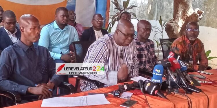 Amadou Oury Bah chez le patriarche de N’Zérékoré: ‘’Il faut que le gouvernement se rapproche des populations’’