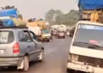 Un Camion percute une moto à Kindia : Un mort et deux Blessés graves enregistrés