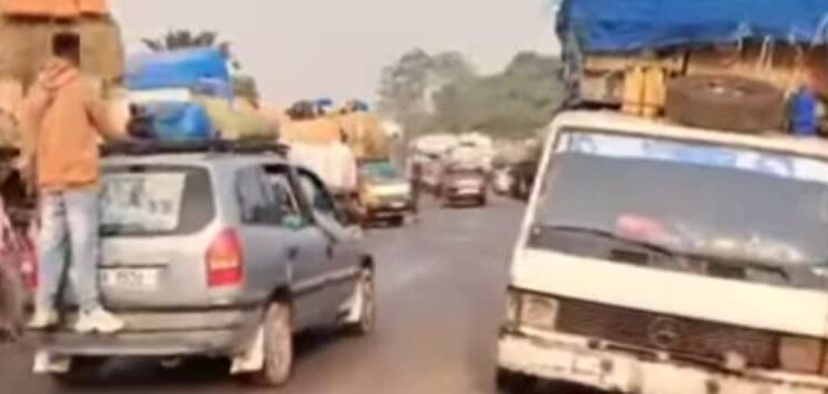 Un Camion percute une moto à Kindia : Un mort et deux Blessés graves enregistrés