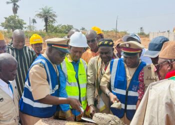 Kindia: les travaux de construction du siège régional de la HAC lancés
