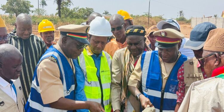 Kindia: les travaux de construction du siège régional de la HAC lancés
