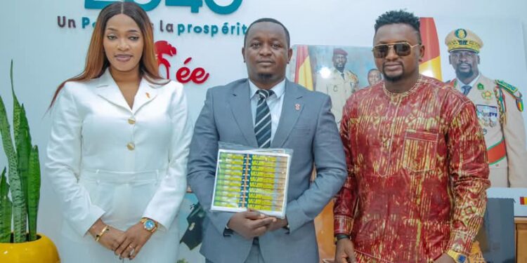Culture: Au nom du Chef de l’Etat, le Ministre Moussa Moïse Sylla réunit Azaya et Djelykaba Bintou autour de la même table— un acte fort en faveur de l’unité et de la culture guinéenne 