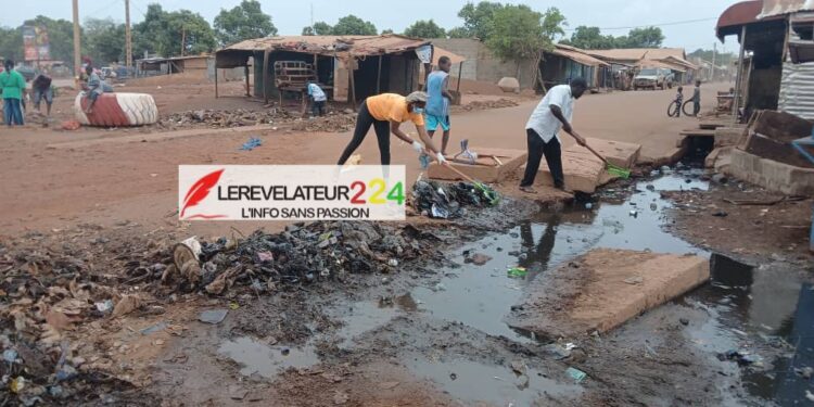 SIGUIRI: les citoyens du quartier Énergie se mobilisent pour assainir leur quartier