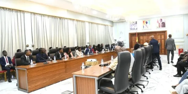 CNT : Des étudiants en immersion pour découvrir le fonctionnement du Parlement