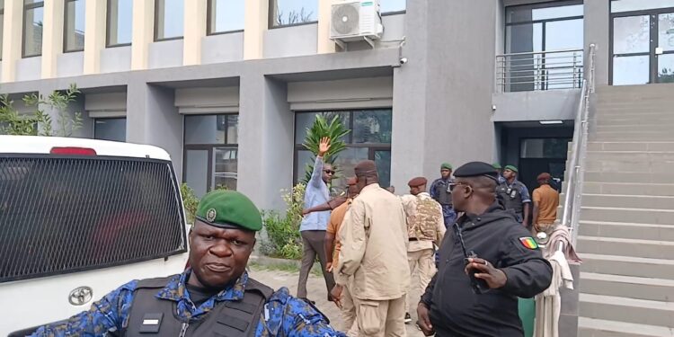 Direct-Cour d’Appel : Aliou Bah déjà présent dans la salle, moins de dispositifs sécuritaires sur place