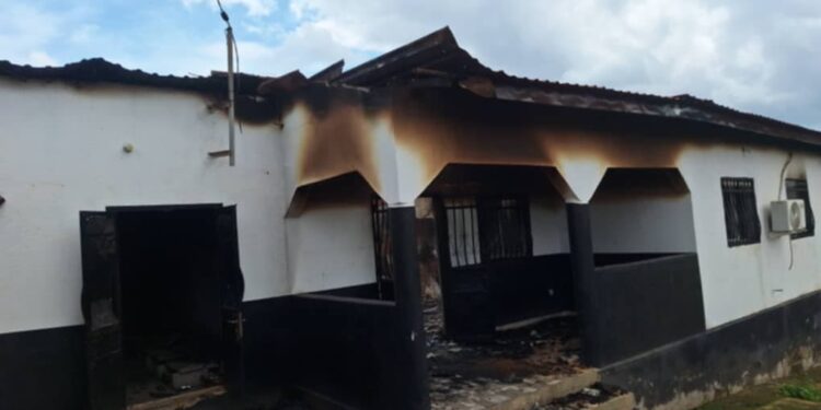 Incendie à Dubréka: Un bâtiment et son contenu consumés par les flammes