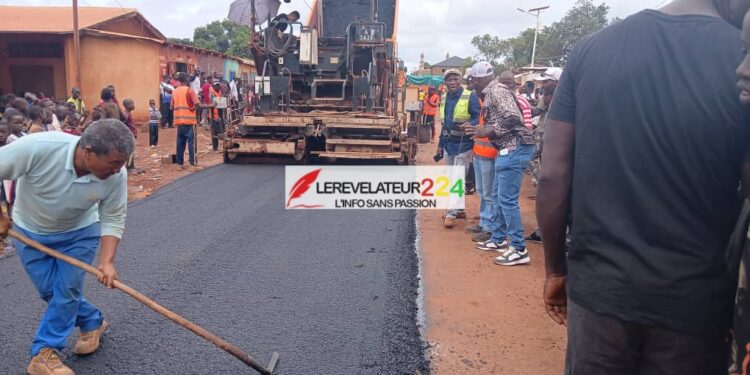 SIGUIRI : démarrage des travaux de bitumage de la route de madikoura