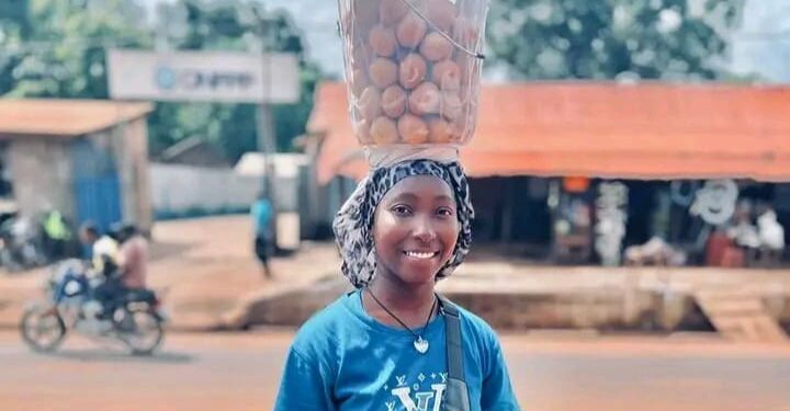 BOKE: Fatoumata Kalissa, vendeuse d’oeufs, décroche son Bac après trois tentatives