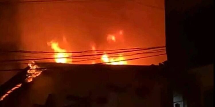 Dernière minute : Incendie en cours au marché de Madina