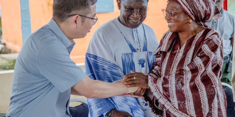 La société minière AGB2A-GIC et Sinohydro apportent un souffle de solidarité à Taouyah